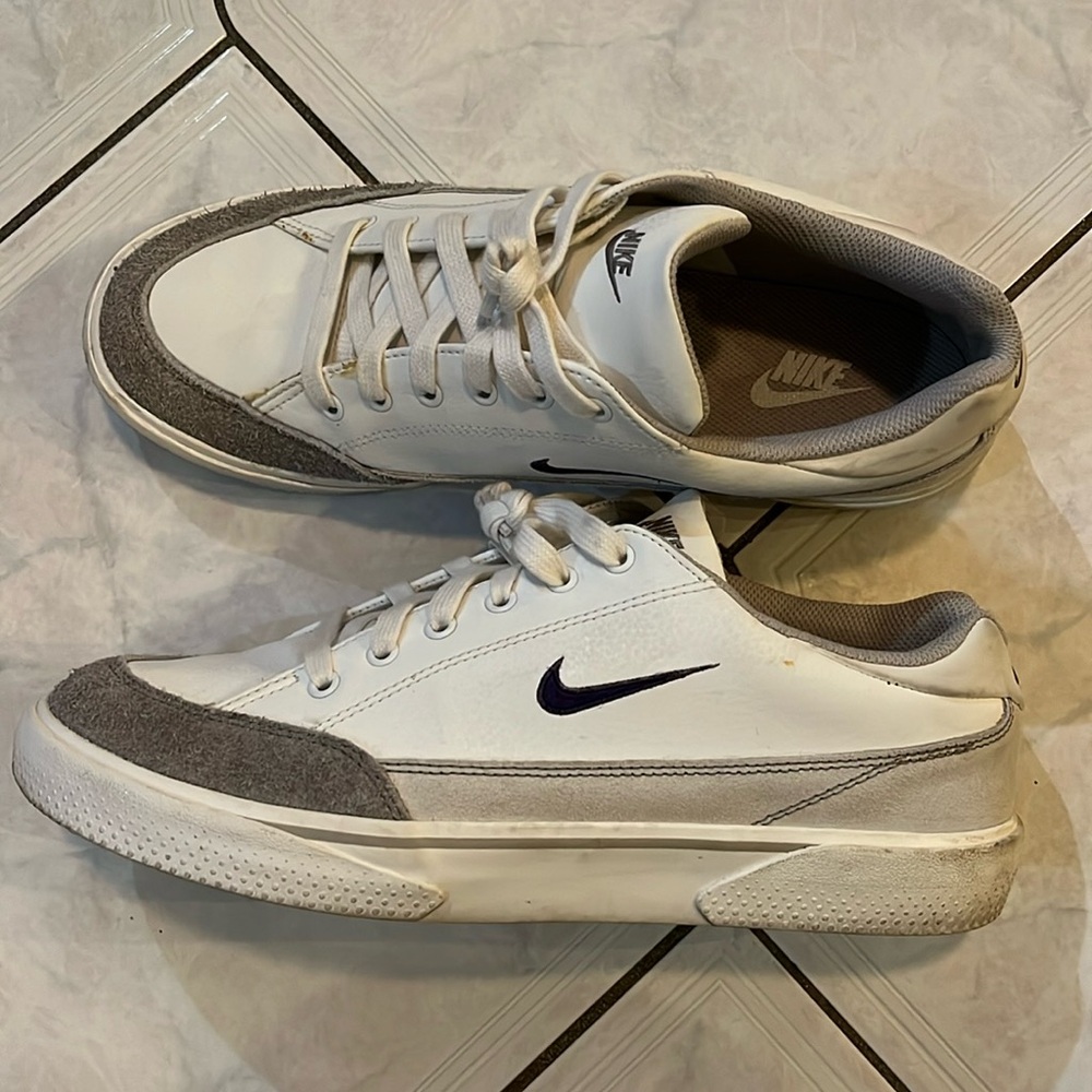 Men’s Nike sneakers